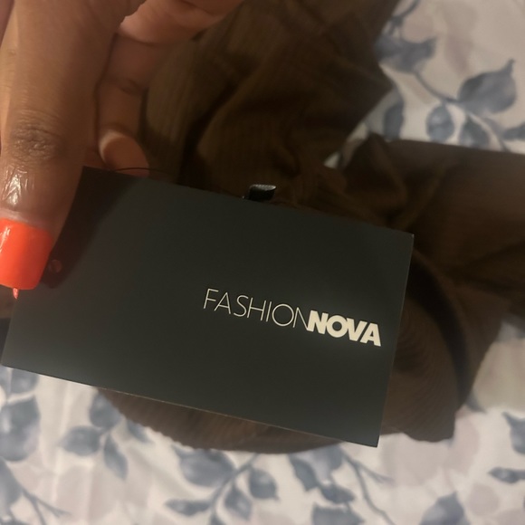 Fashion Nova keep them tied top - Picture 6 of 6